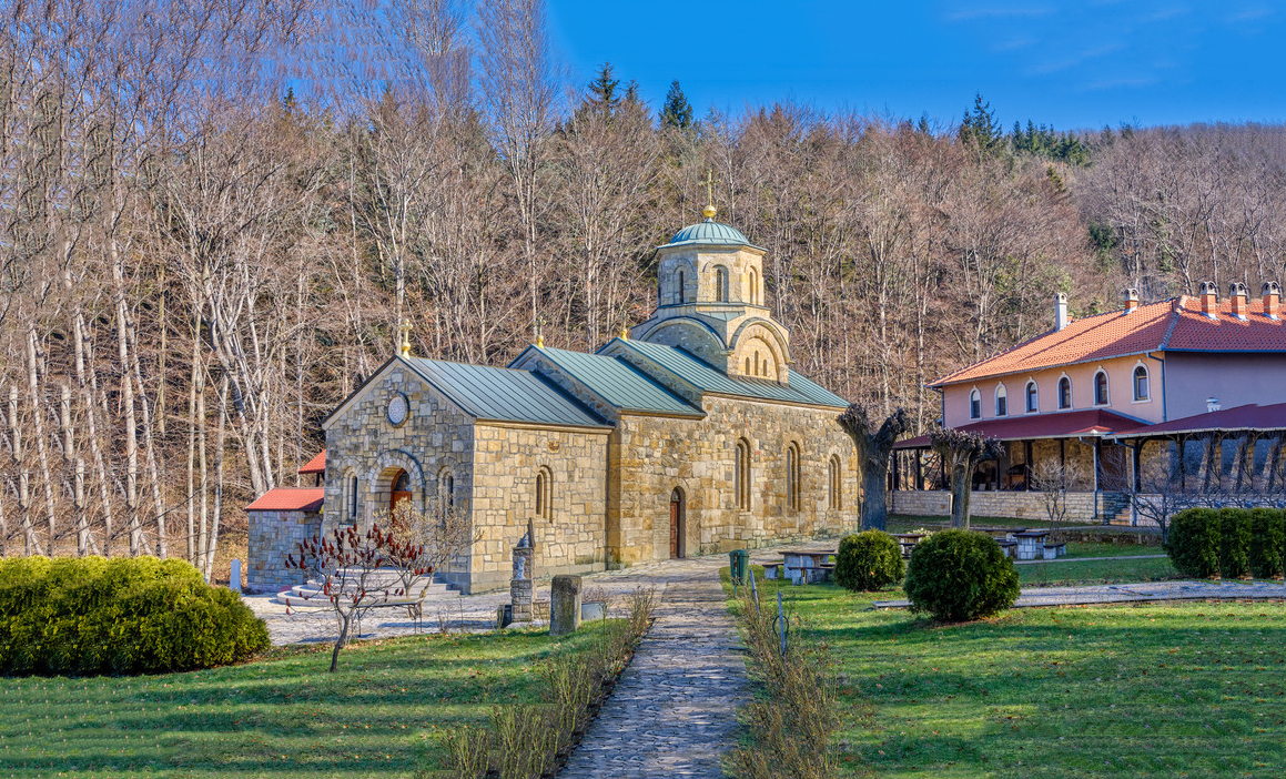 Црква светих архангела - Манастир Тресије